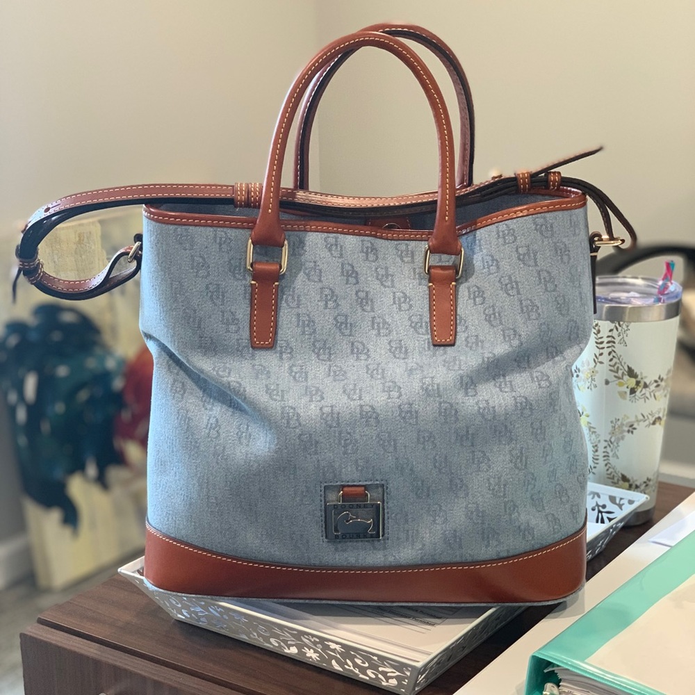 Dooney and Bourke should tote